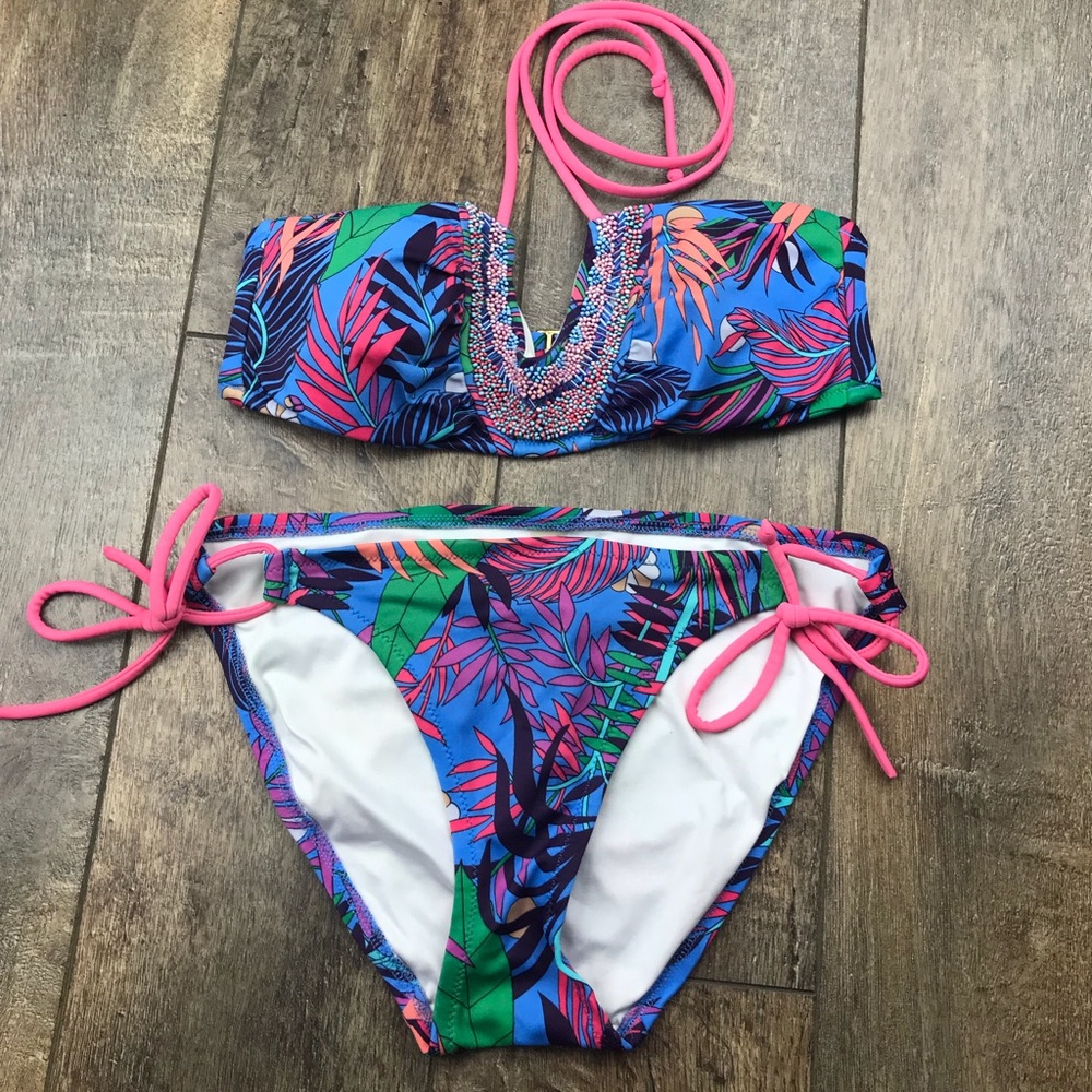 Victoria’s Secret color bikini